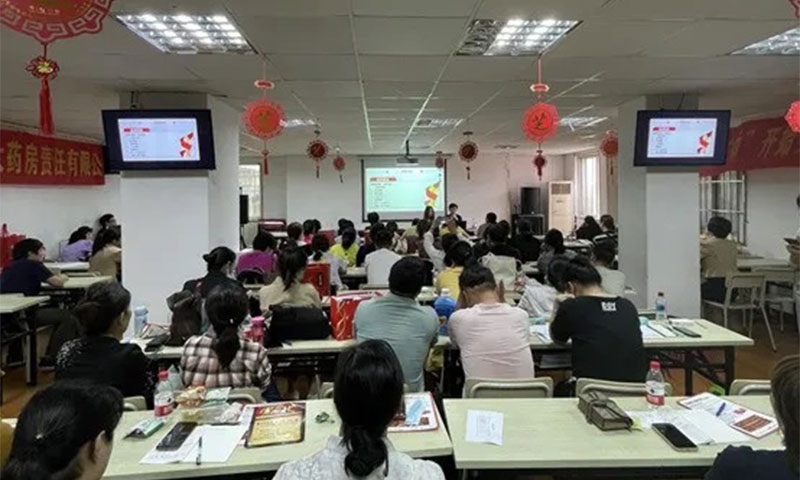 德恒（宁波）所吴灵辉、薛雨两位律师为宁波四明大药房有限责任公司职工100余人开展两场民法典宣讲