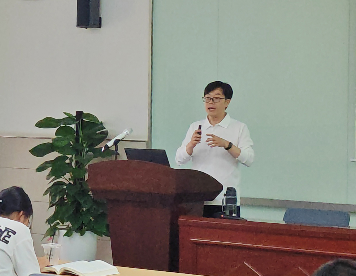 吴灵辉律师在宁波大学分享《守住成果、远离纠纷：高校知识产权实战必修课》5